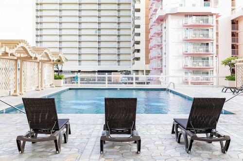 @ Marbella Lane - Lux Condo n Waikiki w/ Pool View