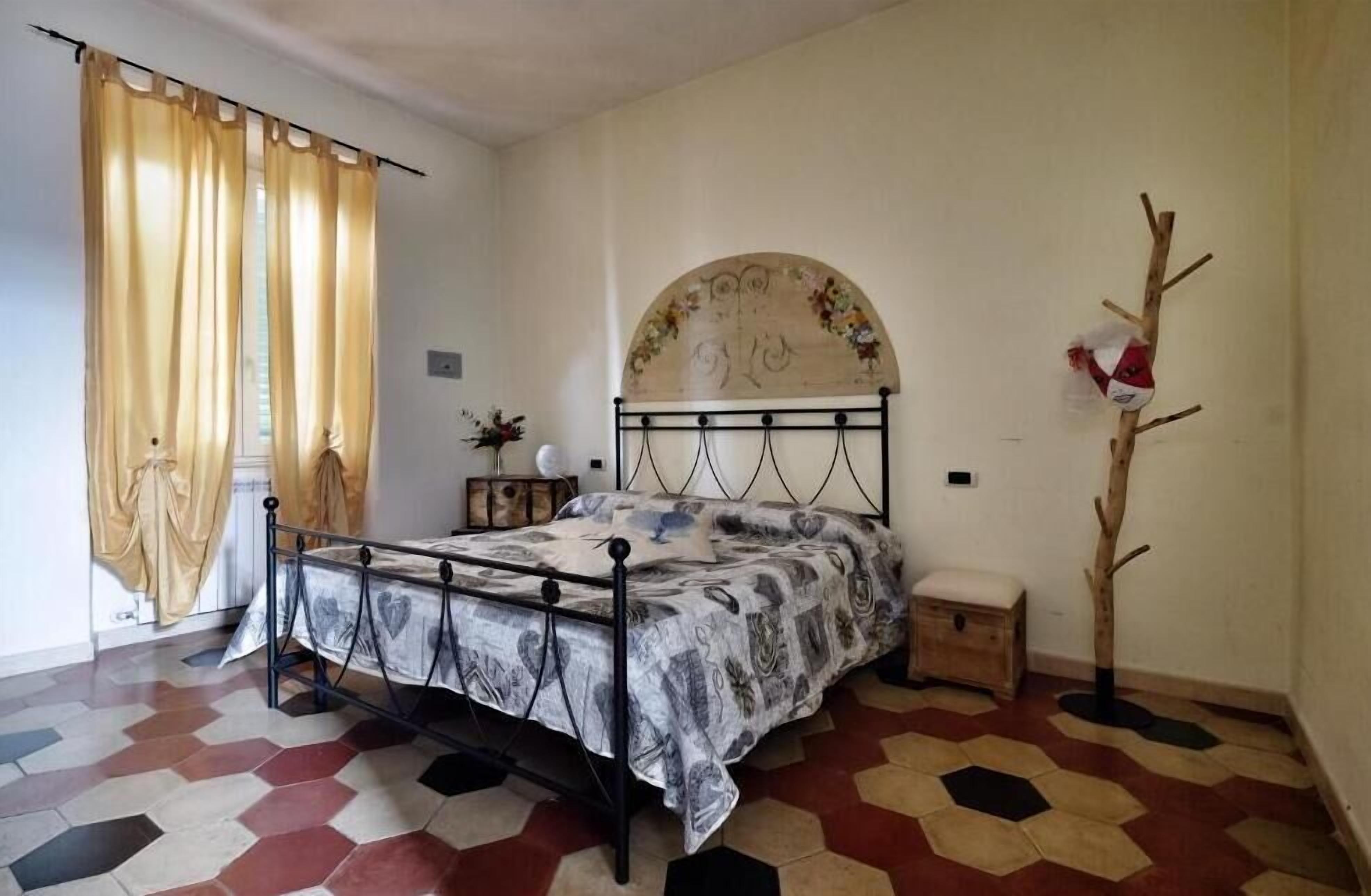 Habitación Deluxe doble, Aire acondicionado, vistas al patio | Caja fuerte, espacio para trabajar con un portátil, wifi gratis