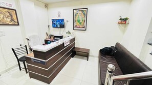 House | Reception - Collection O Meghdoot Garden (Indore)