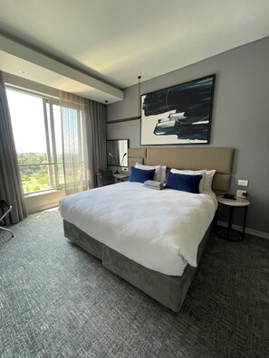 2 bedrooms, iron/ironing board, Internet, bed sheets - Top floor luxury apartment (Sandton)
