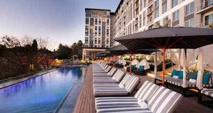 Top floor luxury apartment