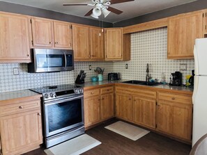 Private kitchen - Blue Water Beachside Condo (Oscoda)
