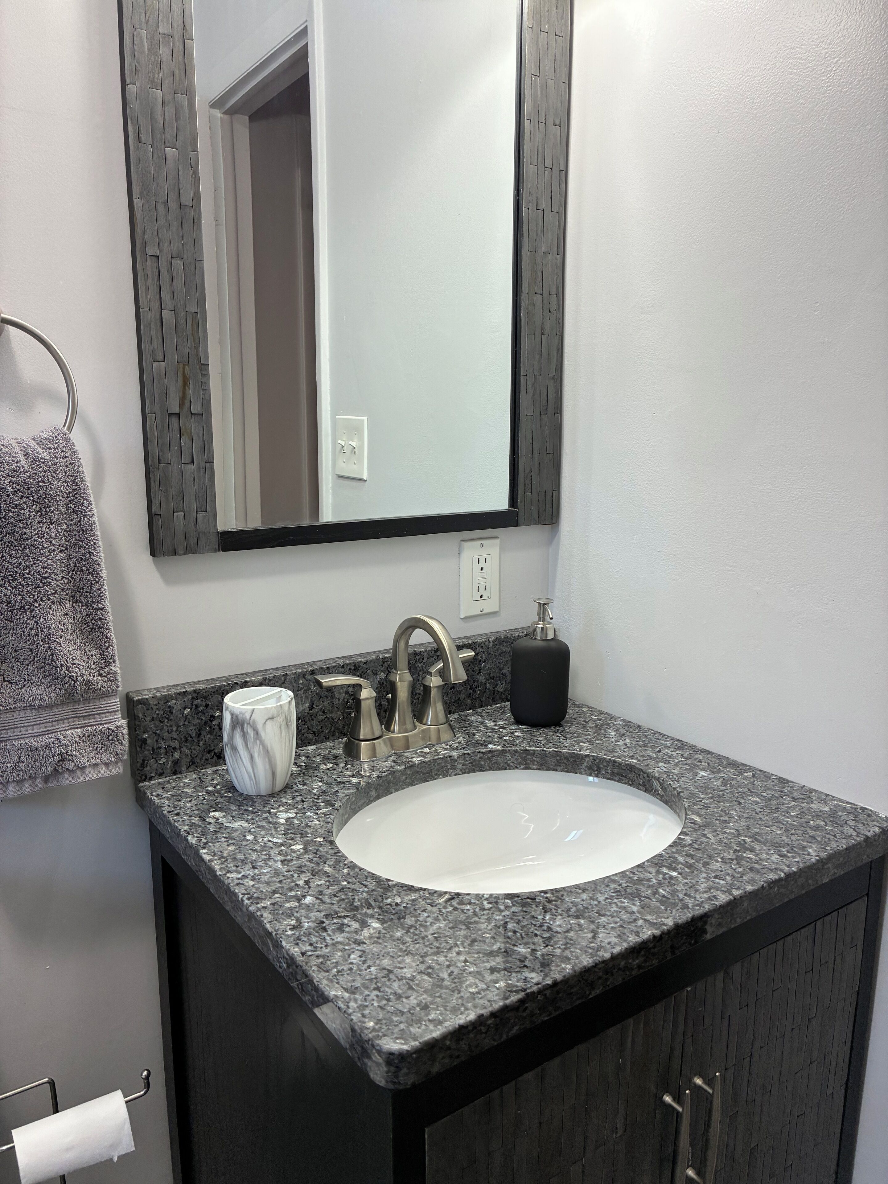 Doccia, asciugamani, sapone, carta igienica