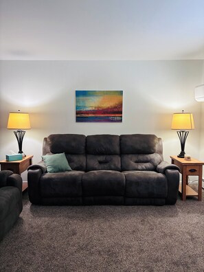 Living area - Blue Water Beachside Condo (Oscoda)
