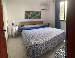 5 bedrooms, iron/ironing board, WiFi, bed sheets - In a stately setting on the gulf of Mazzaforno/Cefalù is located villa "Azzurra" (Mazzaforno)