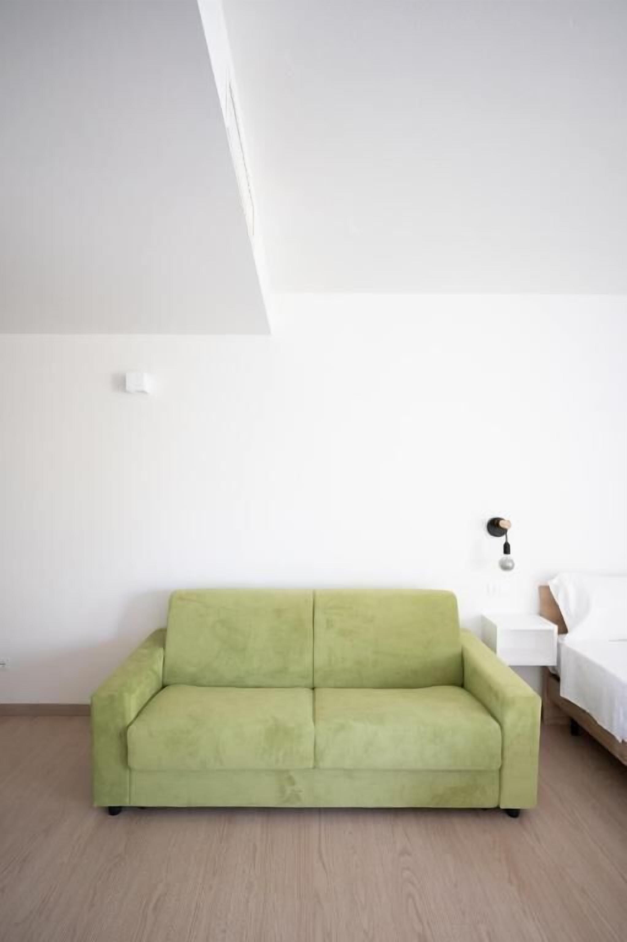 Apartment, Balcony, Lake View | Ruang tamu