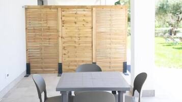 Appartamento, patio, vista lago | Ristorazione all'aperto