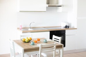 Appartement, balcon, vue lac | Restauration