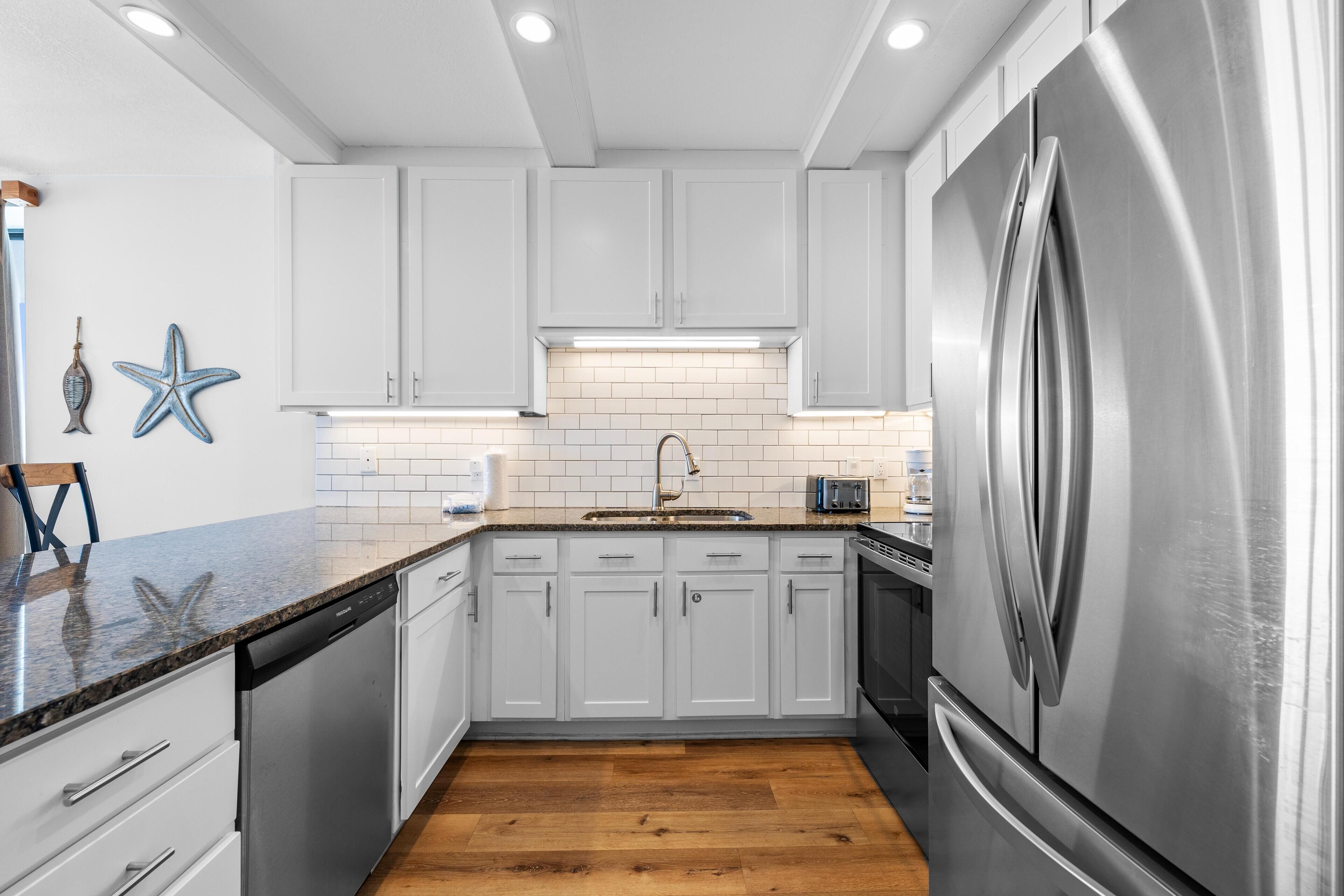 Condo, Multiple Beds (Romar Place 506) | Private kitchen