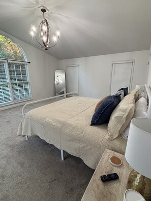 3 bedrooms, internet, bed sheets