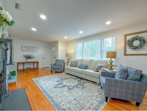 Best Location in Bainbridge. Renovated 3BR Retreat