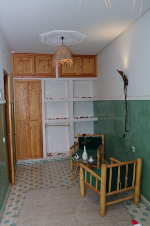 Single Room | Bahagian dalam