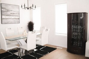 Dining - Spacious Entire Home | 4 Levels | Modern (Edmonton)