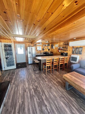 Interior - Cozy 2-bedroom lakeside cabin with direct trail access (Ashland)