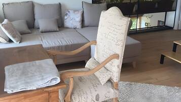 TV, tavolo da ping pong