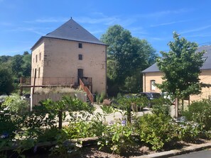 Exterior - Holiday Home 'Moulin De La Benatre' with Private Terrace, Private Garden and Wi-Fi (Entrammes)