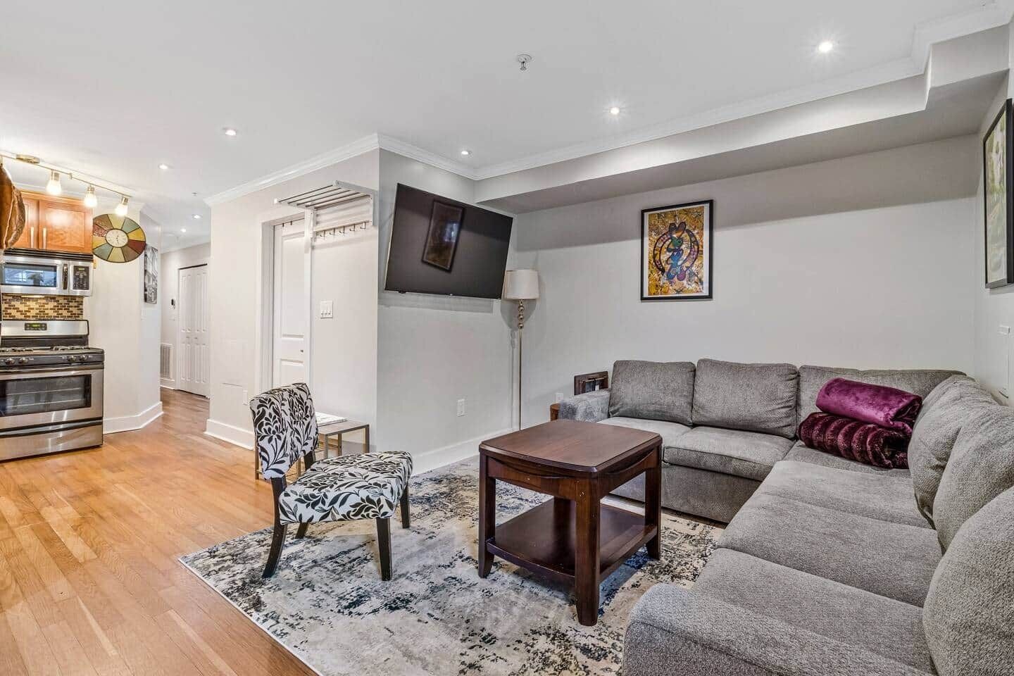 Smart TV, libros y impresora 