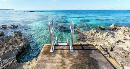 Welcoming 2-bedroom condo Seven Mile Oceanfront