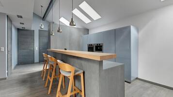 Premium Apartment | Private kitchen | Coffee/tea maker, electric kettle