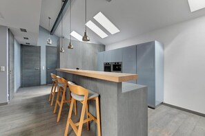 Premium appartement | Privékeuken | Een koffiezetapparaat/waterkoker, een waterkoker