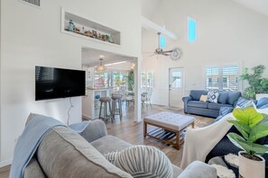 Living area - Into The Mystic (Fort Myers Beach)