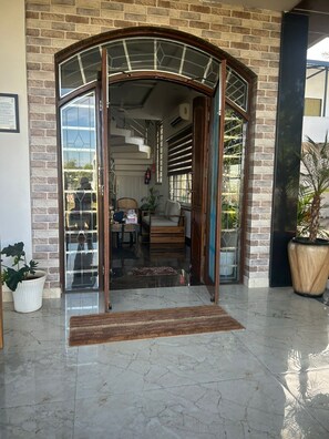 Lobby - Saalak Farm Stay  (Dehradun)