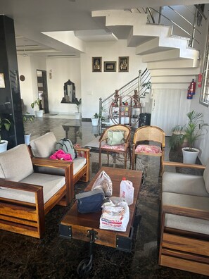 Lobby - Saalak Farm Stay  (Dehradun)