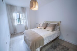 Iron/ironing board, WiFi, bed sheets