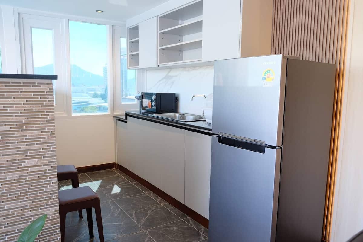 Apartment, 2 Bedrooms, Accessible, Private Pool | Private kitchen