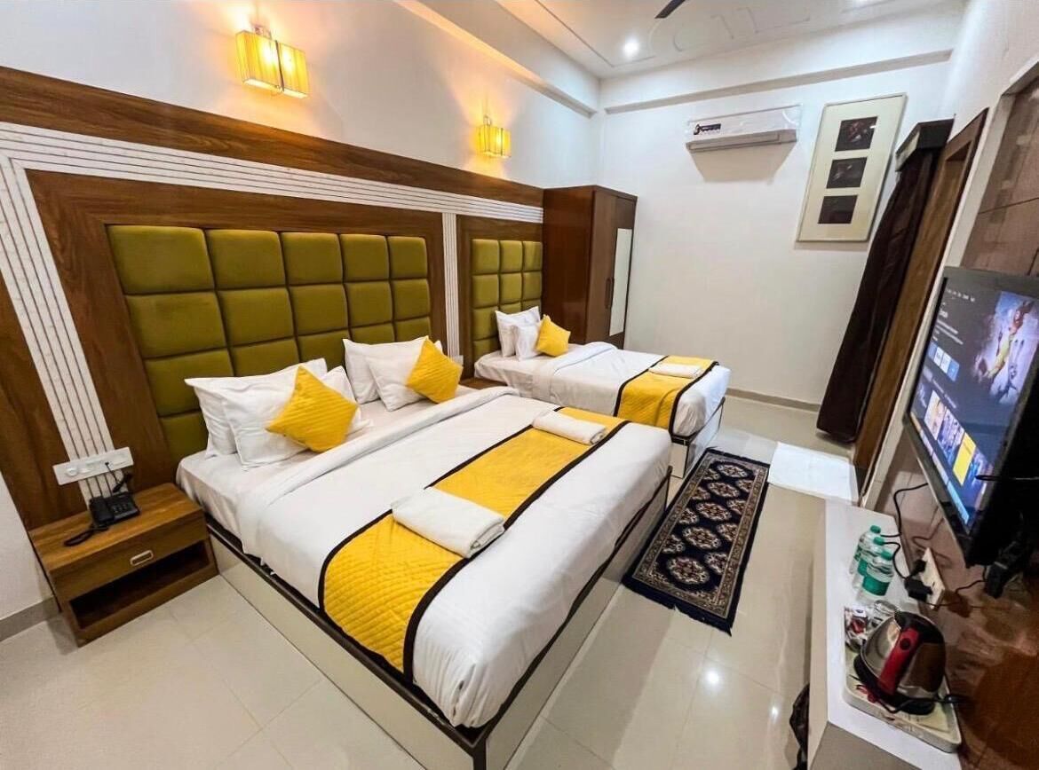 Desk, laptop workspace, free WiFi