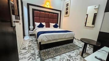 Desk, laptop workspace, free WiFi