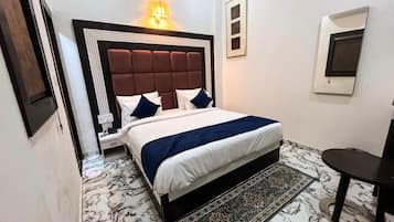 Desk, laptop workspace, free WiFi