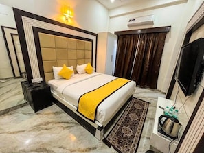 Desk, laptop workspace, free WiFi - Hotel Atlantiis Suites by Signature Stay (Agra)