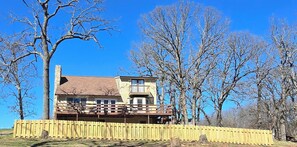 Exterior - Charming 3-bedroom farmhouse with large front and back decks. Fenced in backyard (Warrensburg)