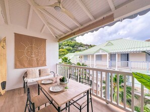 Outdoor dining - Blue Haven – Quiet Retreat, Pools & Beach 5-Min Walk (Anse Marcel)
