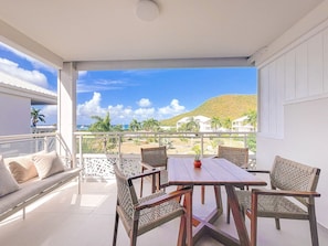 Outdoor dining - Ti Palm studio, calme & plage à pied (Anse Marcel)