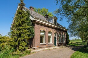 Exterior - Private Estate & Villa | 10m Amsterdam | Hot tub | 12p (Abcoude)