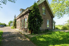 Exterior - Private Estate & Villa | 10m Amsterdam | Hot tub | 12p (Abcoude)
