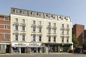 Exterior - Cosy 1-Bed Flat Next to Metro (Greater London)