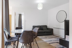TV - Modern Flat in Prime Location (Greater London)