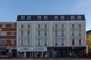 Exterior - Modern Flat in Prime Location (Greater London)
