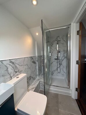 Hair dryer, towels - Spacious Duplex near Clapham (Greater London)