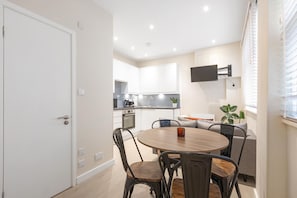 Dining - Cosy Mews House in Chelsea (Greater London)