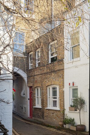 Exterior detail - Cosy Mews House in Chelsea (Greater London)