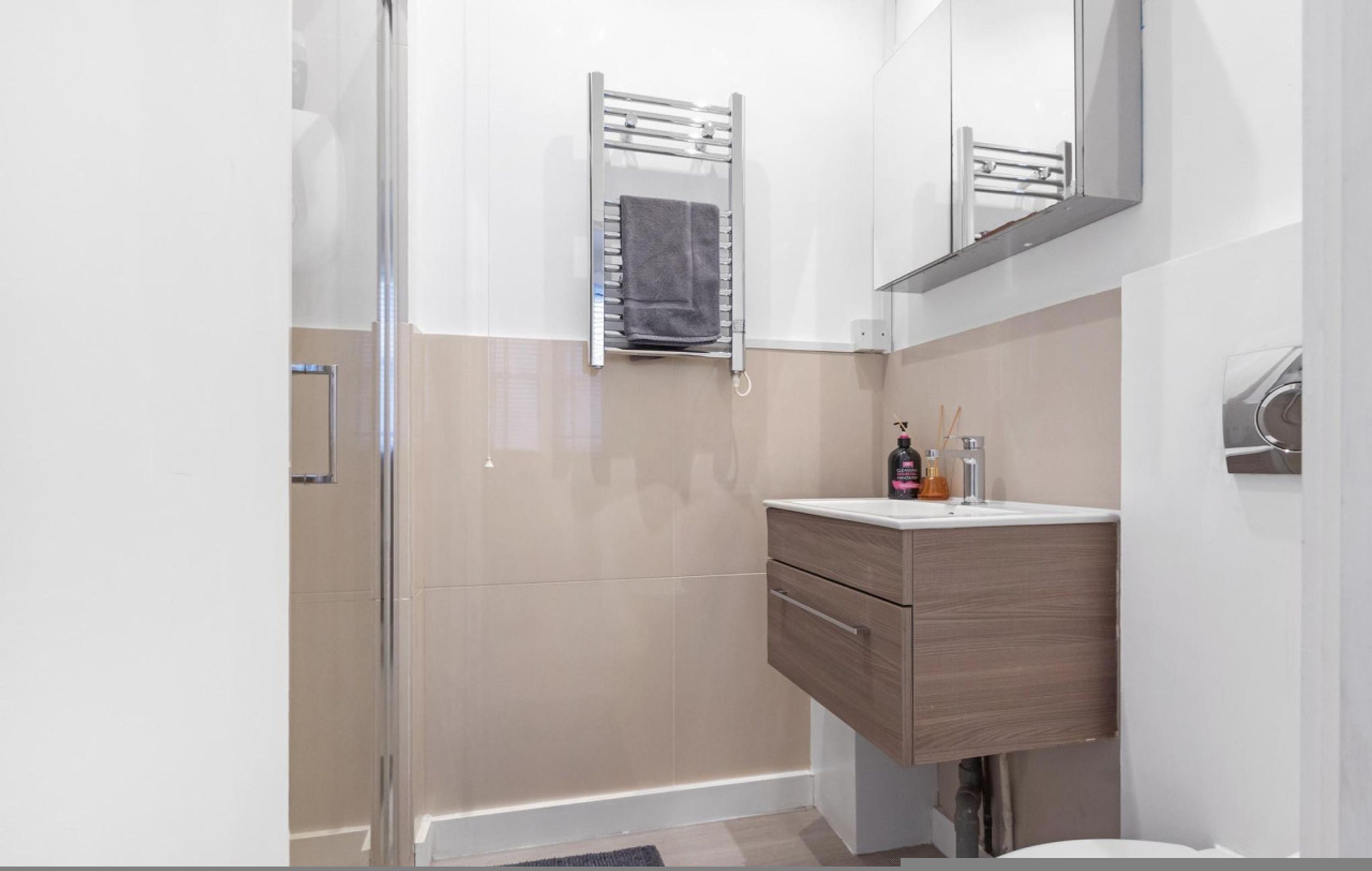 Hårføner og håndklær