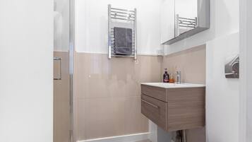 Hårføner og håndklær