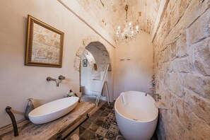 Dusche, Haartrockner, Bidet, Handtücher
