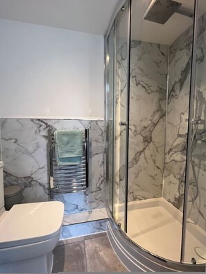 Towels - Spacious Ensuite Room in Clapham (Greater London)