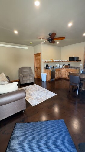 Hungry Mosquito lodge 2-bedroom cabin 
near Nelson reservoir, relaxation awaits!