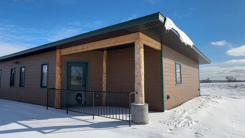 Hungry Mosquito lodge 2-bedroom cabin 
near Nelson reservoir, relaxation awaits!